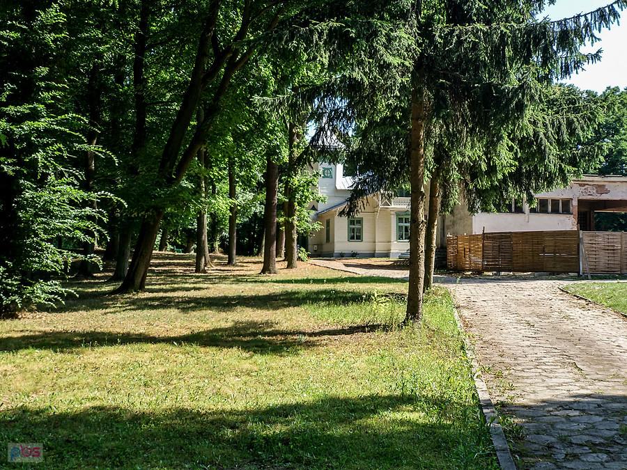 Willa na terenie jakiegoś środka w Tworzyjankach