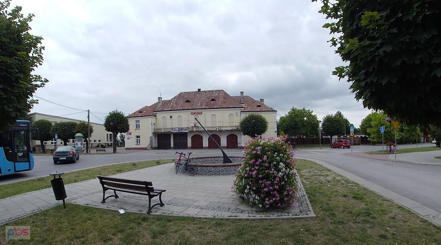 Góra Kalwaria, zegar słoneczny i straż pożarna