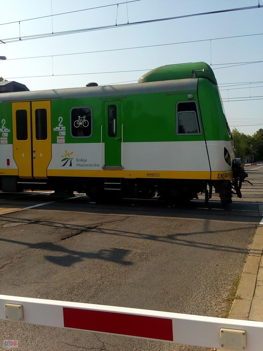 Na przejeździe kolejowym