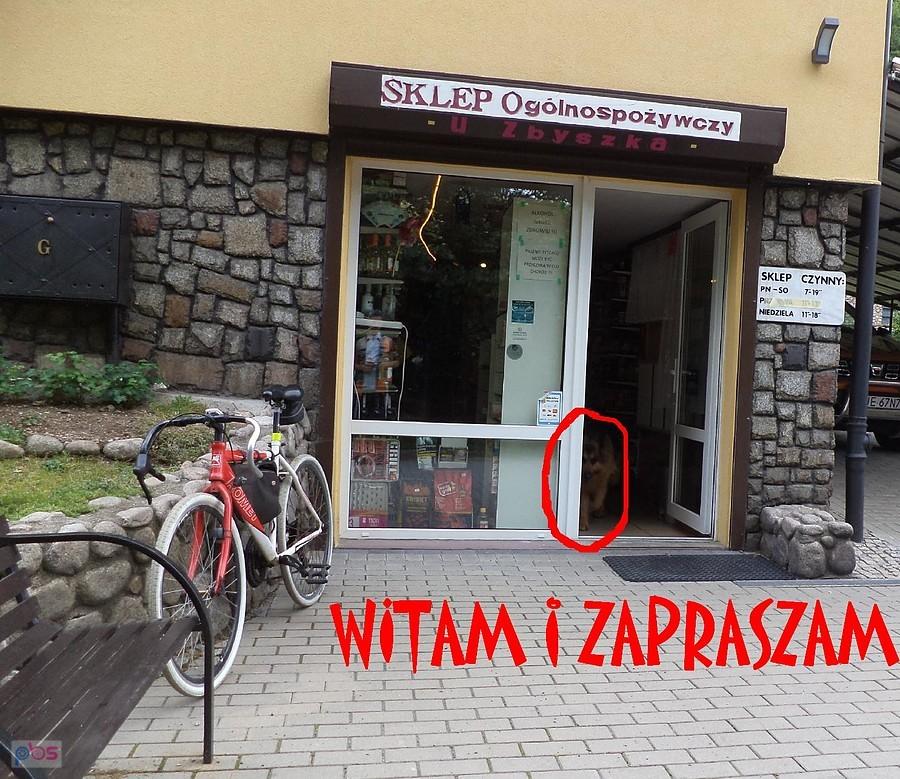Sklepik w Dolinie Czerwienia i jego najczęstszy bywalec :)