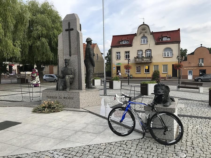 na rynku w Margoninie