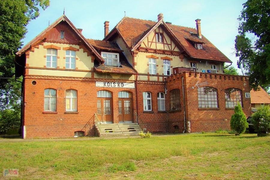 Budynek nieczynnej stacji kolejowej w Kolsku