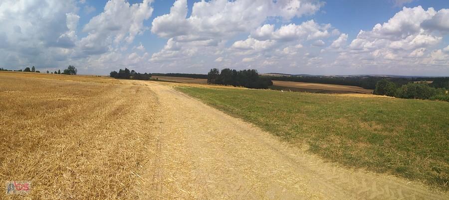 Drogą pylistą, drogą polną