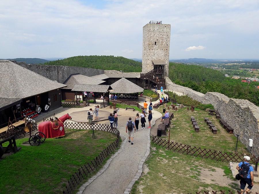 Widok z zamku górnego na zamek dolny II.