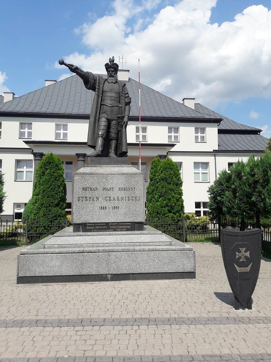 Pomnik hetmana Stefana Czarnieckiego w Czarncy.