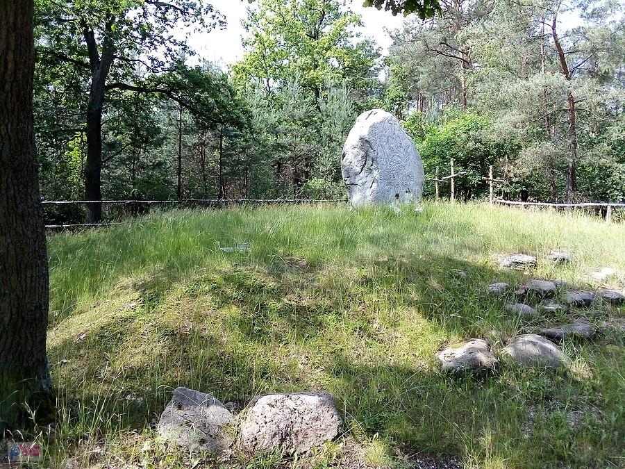 Obelisk upamiętniający bitwę pod Krwonami