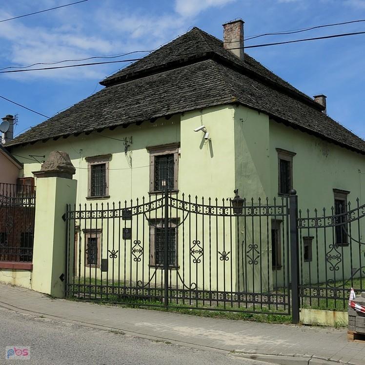 Dawna Synagoga w Chęcinach, zbudowana po 1683 roku, dziś to Dom Kultury