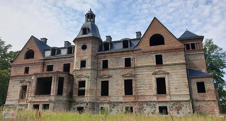 BYTOWO (niem.Butow) Pałac z 1870 roku od strony jeziora