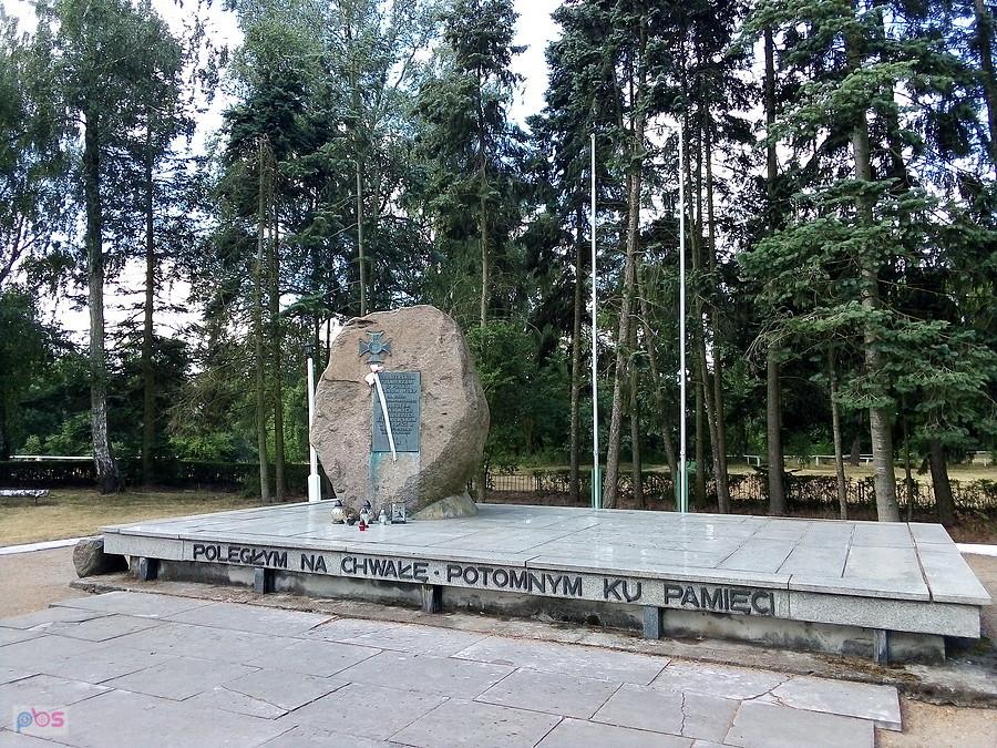 Pomnik ku pamięci poległych. Walewice