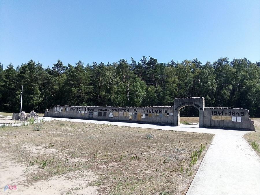 Fragment murów krematorium -Cmentarzysko byłego obozu zagłady w Kulmhof