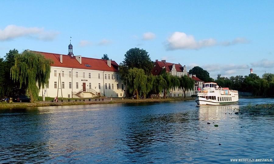 W Elblągu nad rzeką Elbląg