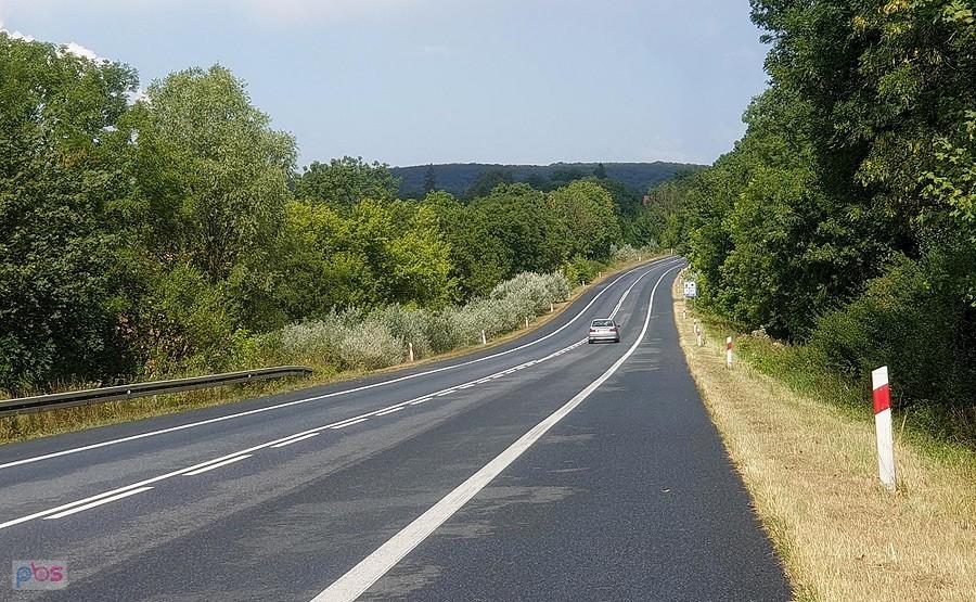 Mokra szosa przed Starym Czarnowem