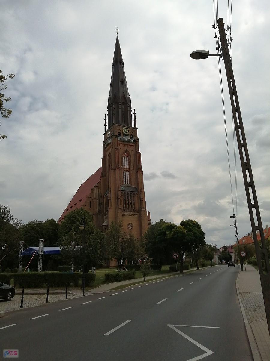 Chojna , kościół (wyniosły !)