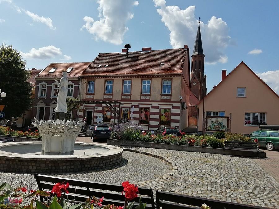 Lubniewice , rynek.