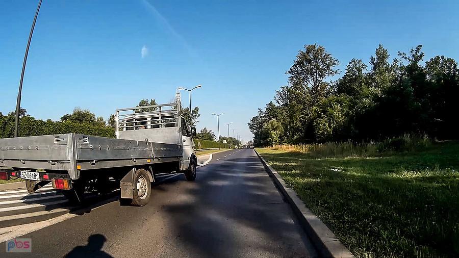 Gość strasznie dziwnie jechał... już wcześniej zwrócił moją uwagę....
