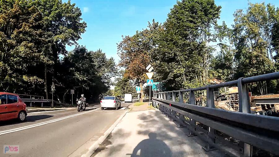 Po prawej budują nowy most... ciekawe czy to tylko pod DDRkę czy może coś więcej będzie tutaj robione?
