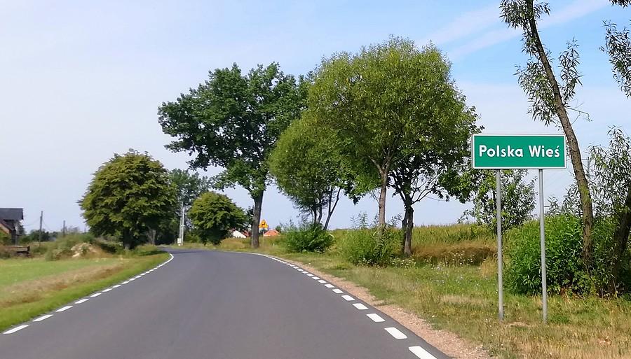 Wieś idealna dla wieców pewnej partii :)
