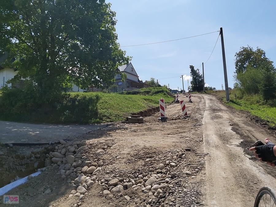 Pan strażak powiedział, że możemy tędy sobie zjechać