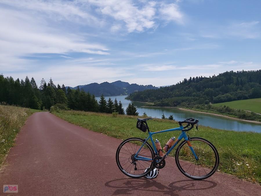 Widok na Jezioro Czorsztyńskie ze ścieżki Velo Dunajec