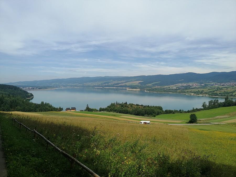 I znowu ścieżka Velo Dunajec z jeziorkiem w tle.