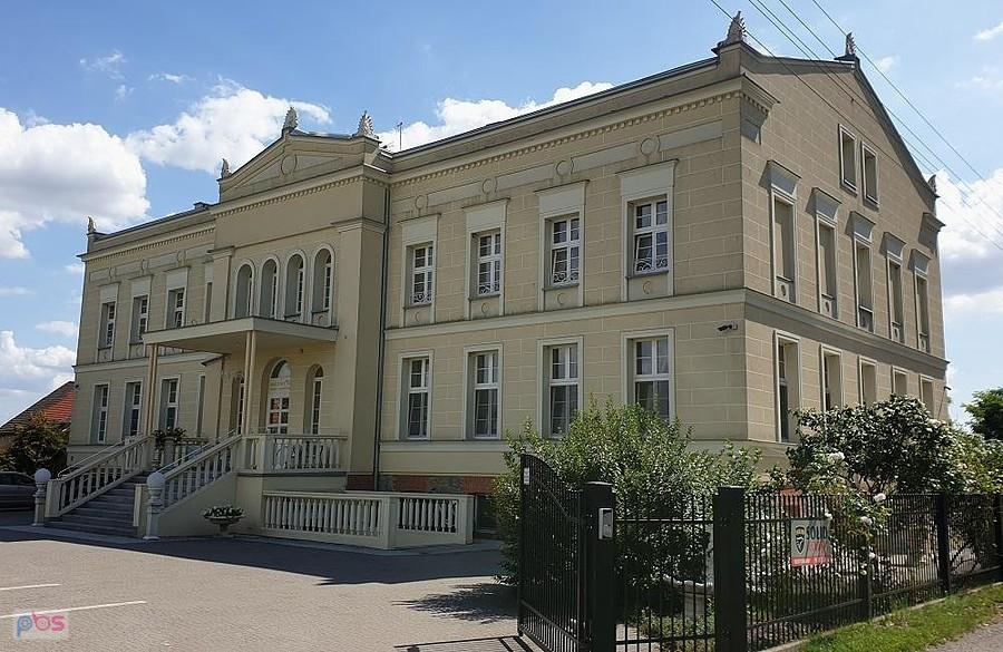 TRZEBIATÓW (niem. Treptow bei Stargard) Akacjowy Dwór z 1850 roku.