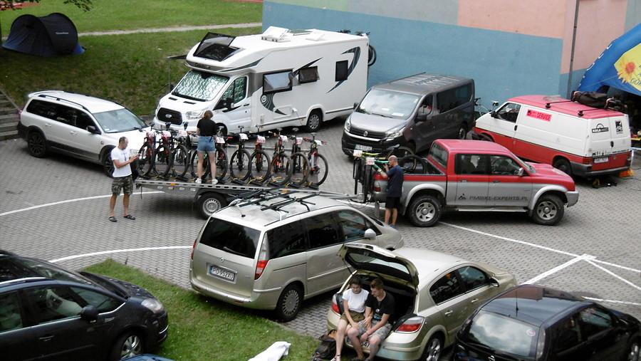 Profesjonalny transport rowerów na start kojejnego etapu - do Barda