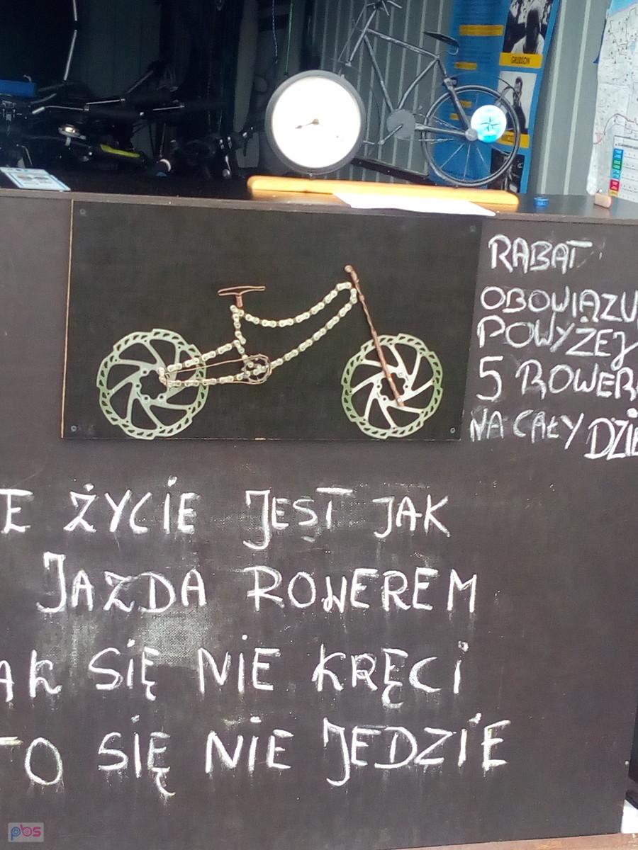 A to rowerek z łańcucha na wypożyczalni w Jastarni