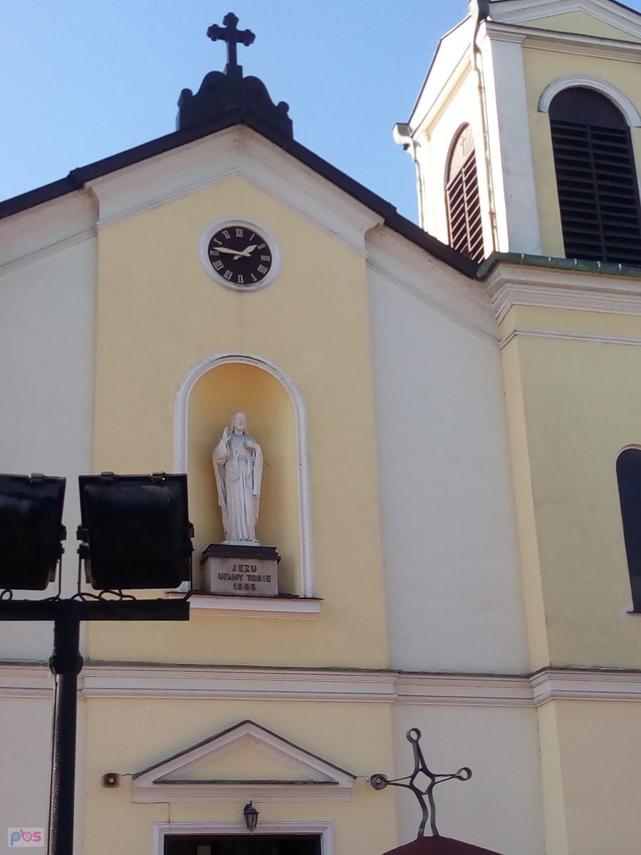 Jednak chodzi, ale tak wolno, że lepiej gdyby stał. Przynajmniej dwa razy na dobę wskazywałby dobry czas
