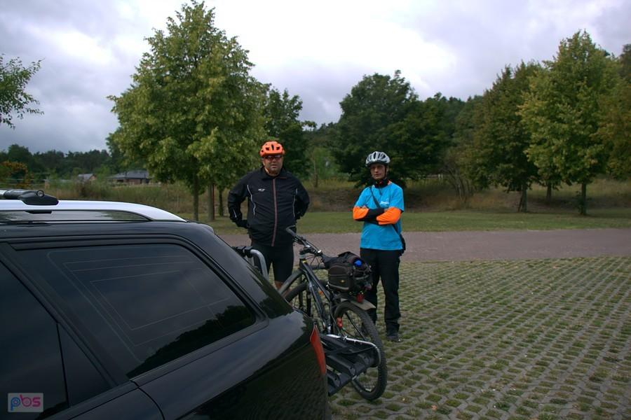 Na parkingu w Mescherin