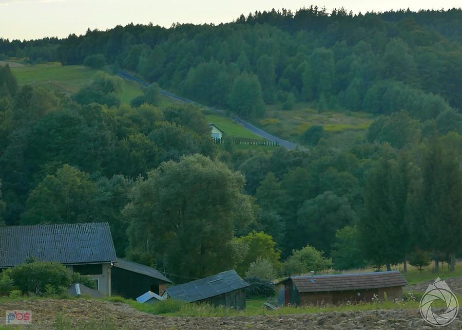 w podwieczornym świetle podjazd do Łączek Jagiellońskich, z kulturalnymi 17%