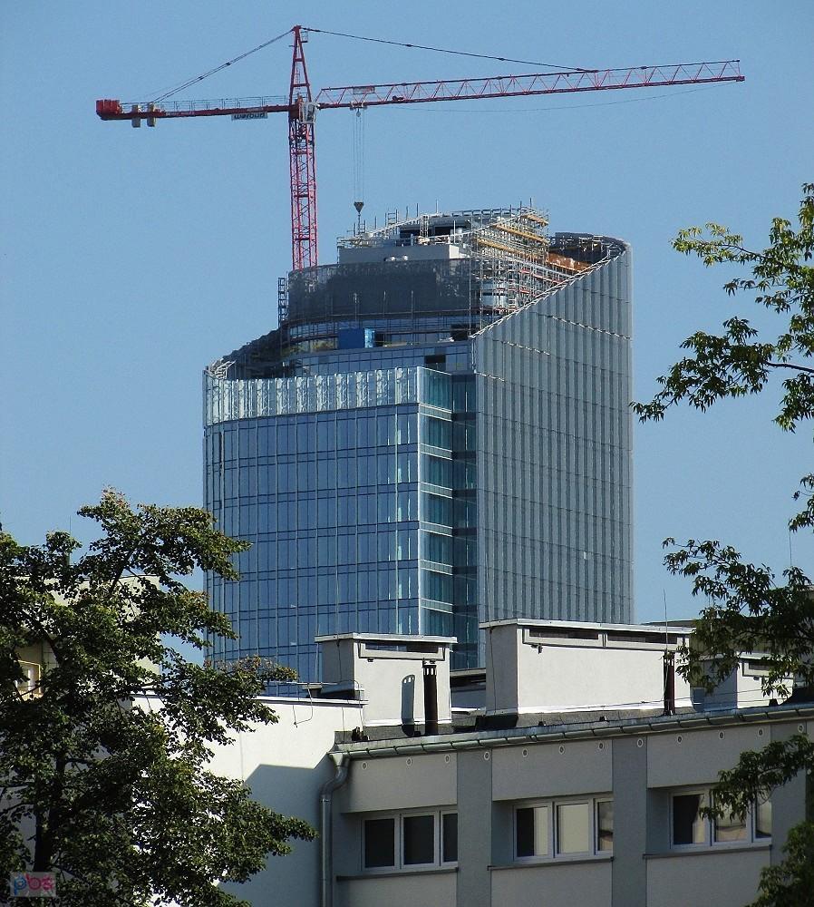 Mennica Legacy Tower na finiszu