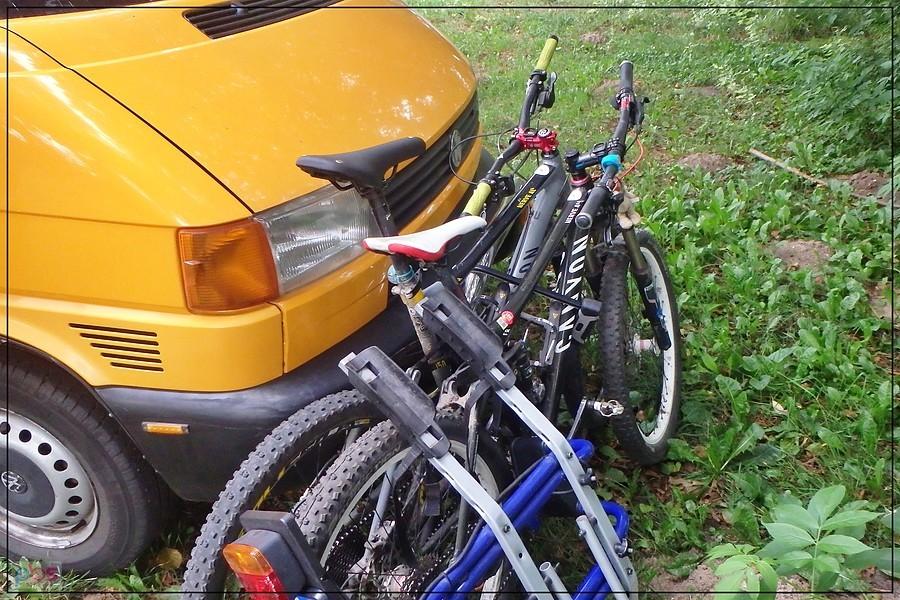 Rowerki przypięte do kangura