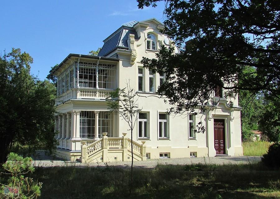 Skolimów - Willa Wersal jest na sprzedaż za 20 baniek