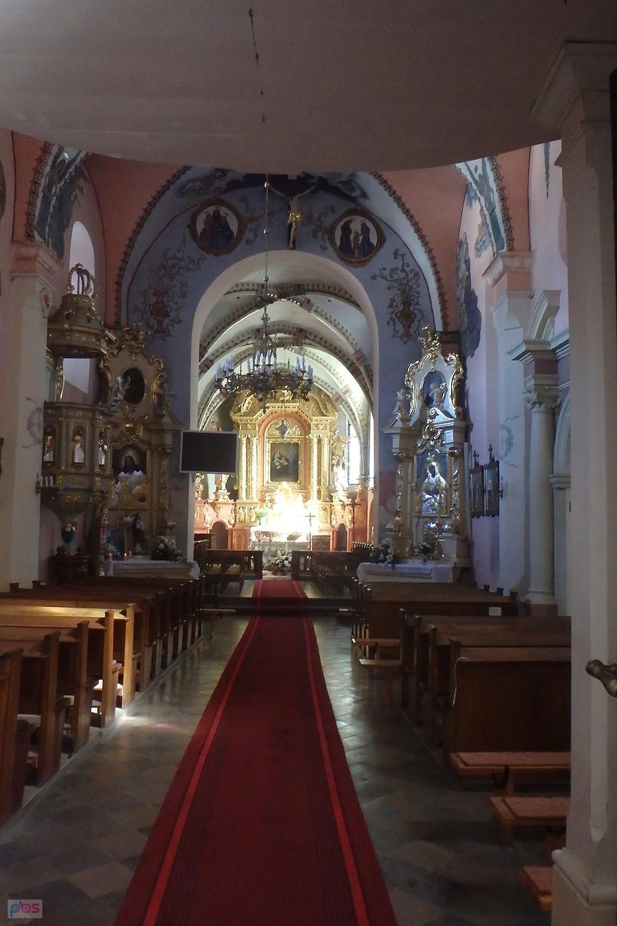 Wnętrze kościoła w Kurozwękach