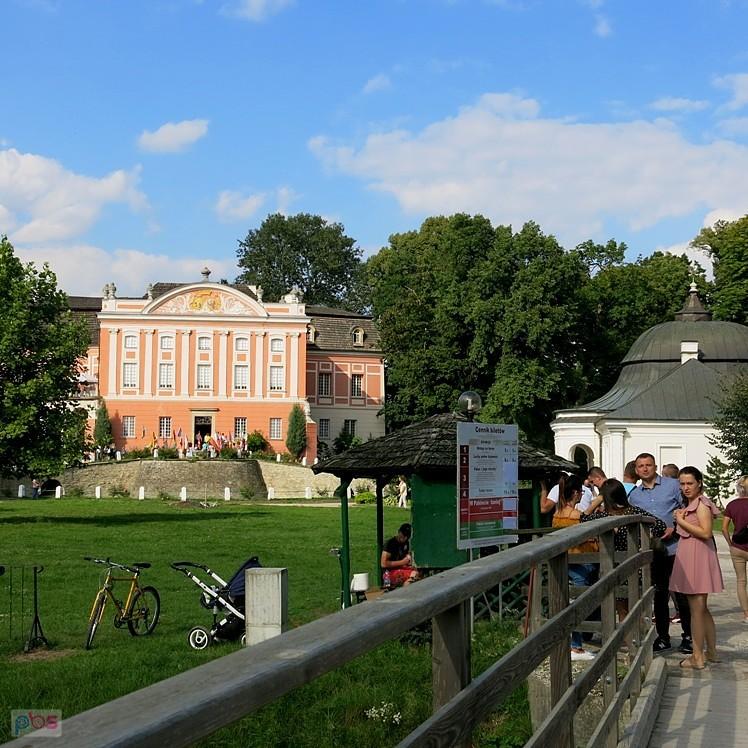 Piękny pałac w Kurozwękach