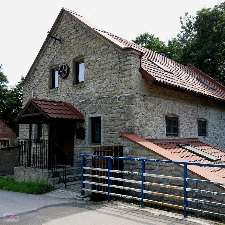 Przed młynem w Wiśniowej