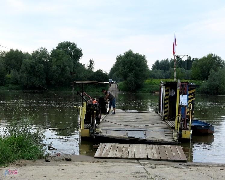 Właśnie przeprawiliśmy się promem przez Wisłę. Przed nami Baranów Sandomierski