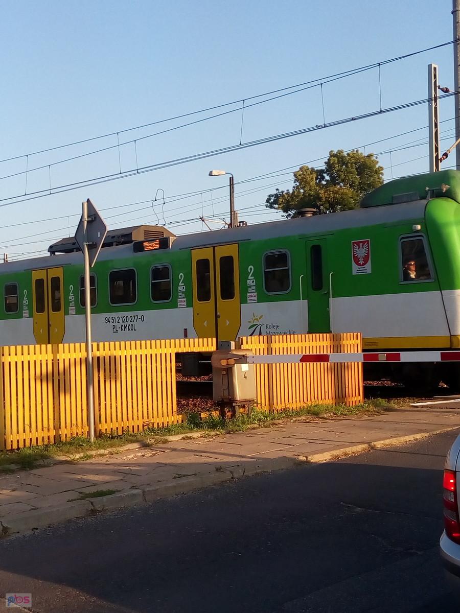 Na przejeździe kolejowym