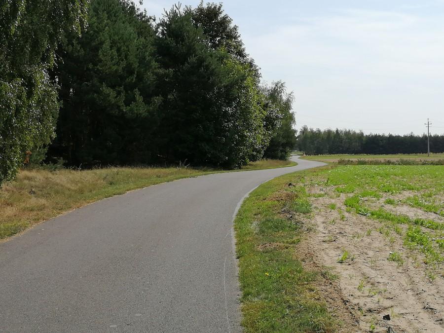 Fajny zawijas w okolicy Brudzewka kończący się niestety drogą gruntową.