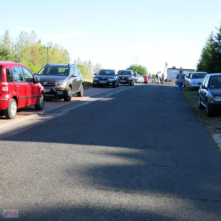 Tak się parkuje pod kosciołem w Iłkach