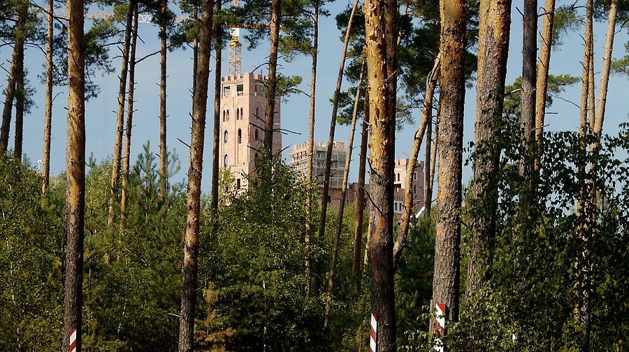 Kontrowersyjny zamek w Puszczy Noteckiej. Stobnica