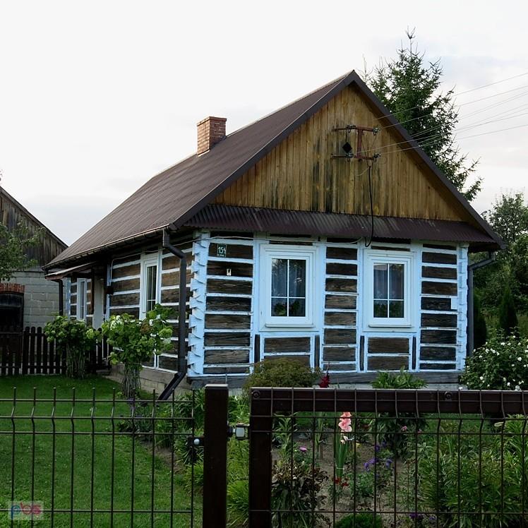 Powrotną drogę do Zwierzyńca skierowaliśmy przez Kawęczyn, w którym to licznie drewniane chaty stoją. Coś niesamowitego