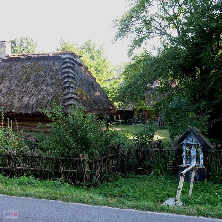 Zagroda Guciów. Zdjęcie z poziomu rowerowego siodełka :)
