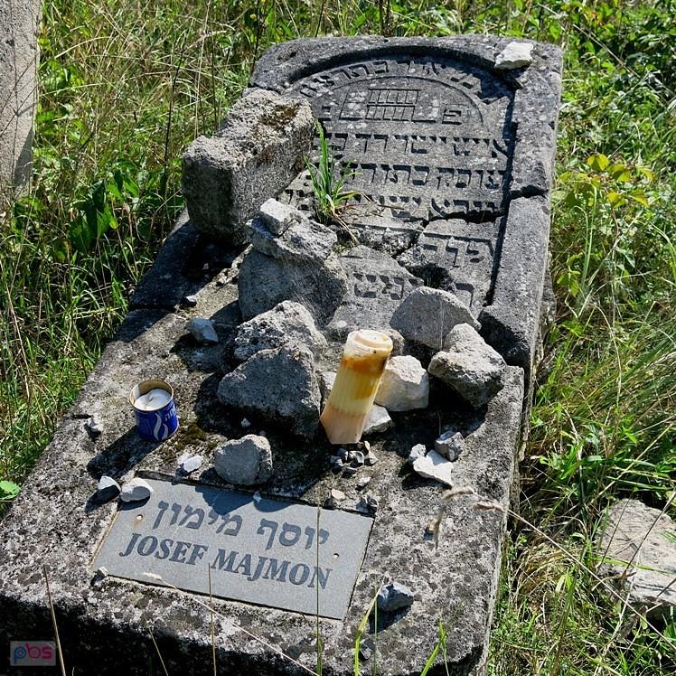 Na cmentarzu żydowskim w Józefowie