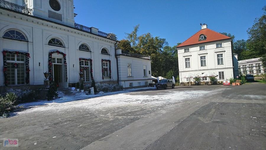 Pałac w Jabłonnej w śniegu
