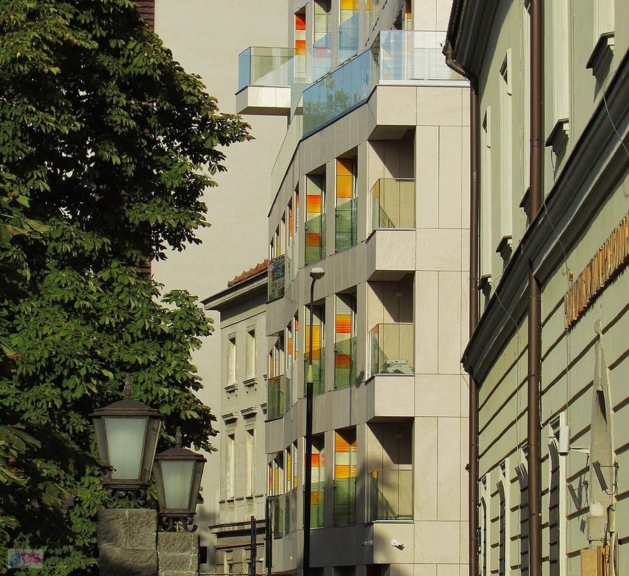 Nowy budynek przy Ogrodzie Krasińskich