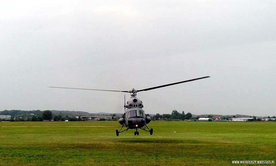 Śmigłowiec Mi-2 na elbląskim lotnisku