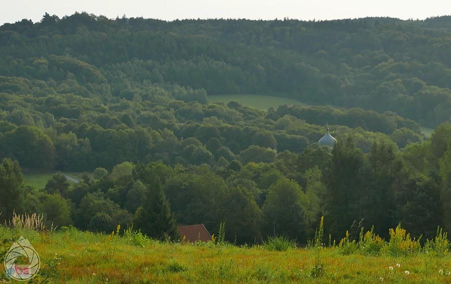 kopuła cerkw w Rzepniku, a po lewej kawałek podjazdu