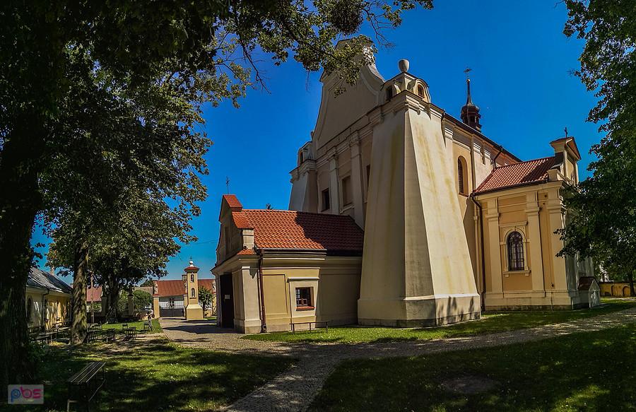Kościół pw. MB Szkaplerznej i św. Dominika w Łabuniach