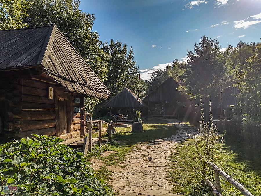 Na terenie zagrody w Guciowie